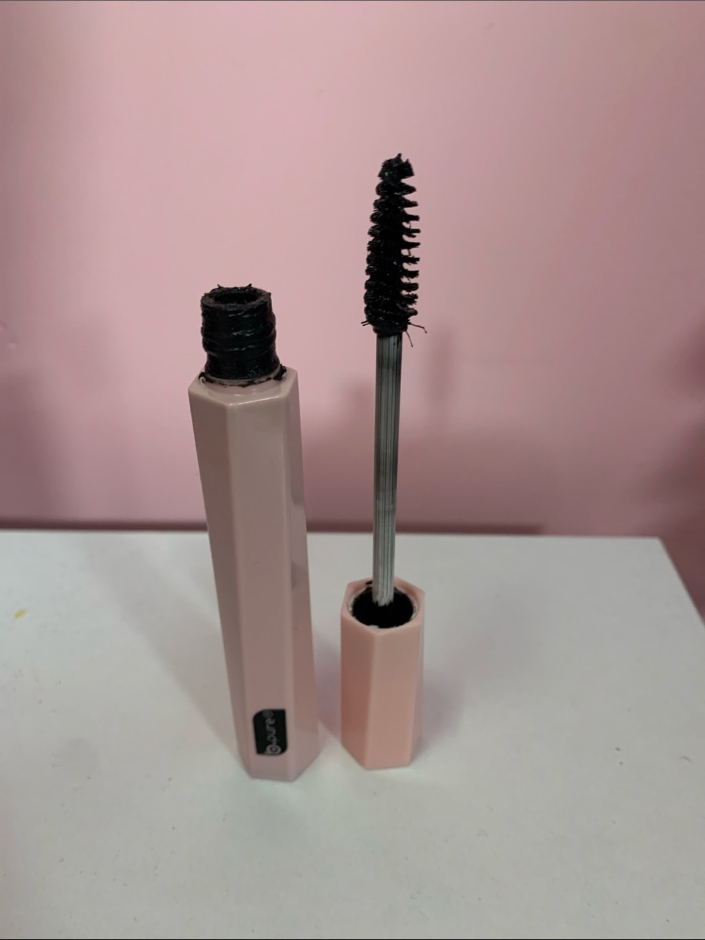 Light Pink Tube Black Mascara — Buildable Volume & Length